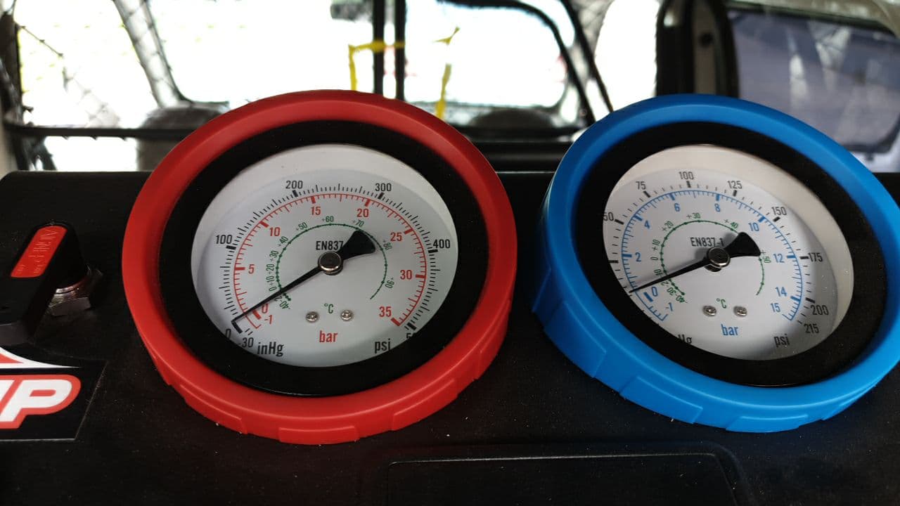 Cum știi că trebuie completat freonul la mașină?